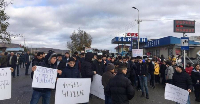 Բերդավան գյուղում  երկրորդ օրն է  բողոքի ցույց է.փակել են միջպետական ճանապարհը 