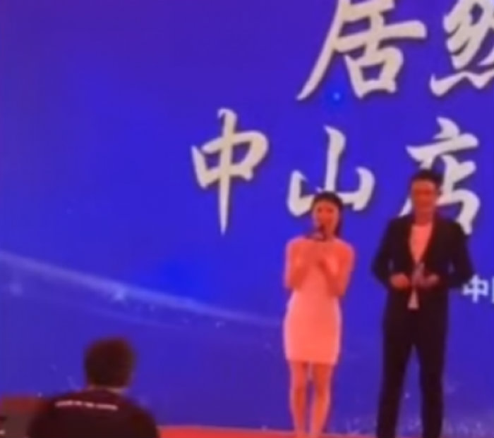 Չինաստանում հենց բեմի վրա դանակահարել են հոնկոնգցի դերասանին (տեսանյութ)