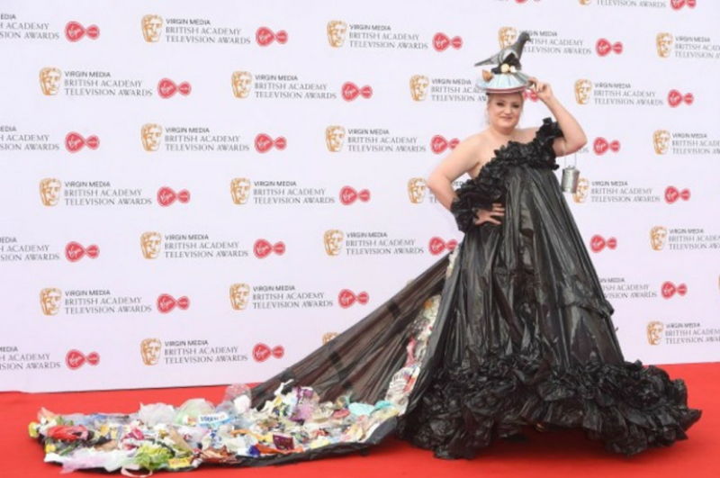 Բրիտանացի դերասանուհին մրցանակաբաշխությանն աղբից պատրաստված հագուստով է ներկայացել 
