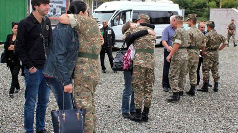 Կորոնավիրուսով պայմանավորված ՀՀ ՊՆ-ն ժամանակավորապես արգելել է տեսակցել զինծառայողներին, ինչպես նաև դադարեցրել է արձակումներն ու արձակուրդները
