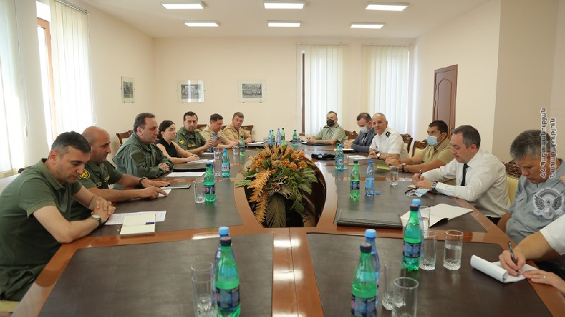 ՀՀ ՊՆ-ում օտարերկրյա դեսպանությունների հավատարմագրված ռազմական կցորդներին ներկայացվել է հայ-ադրբեջանական սահմանին ստեղծված իրավիճակը