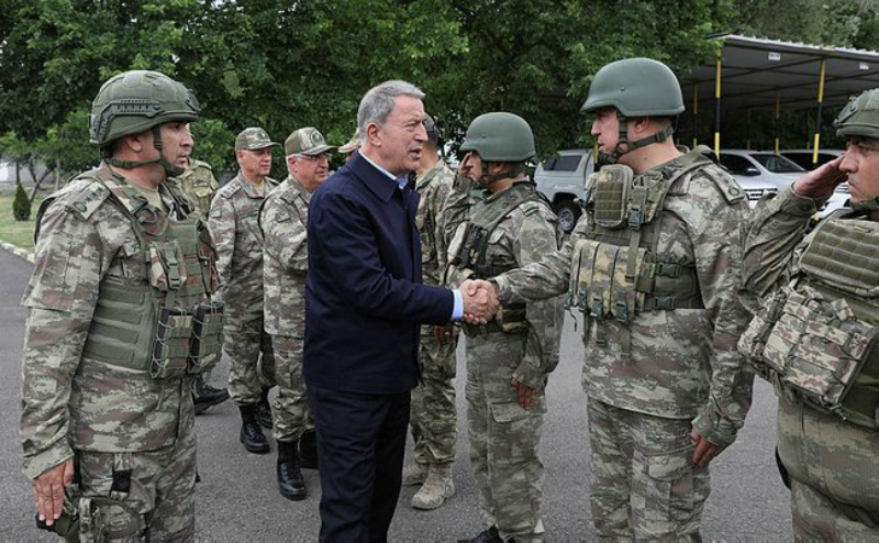 Թուրքիայի պաշտպանության նախարարն այցելել է Հայաստանի հետ սահմանին գտնվող ԶՈՒ ստորաբաժանումներ