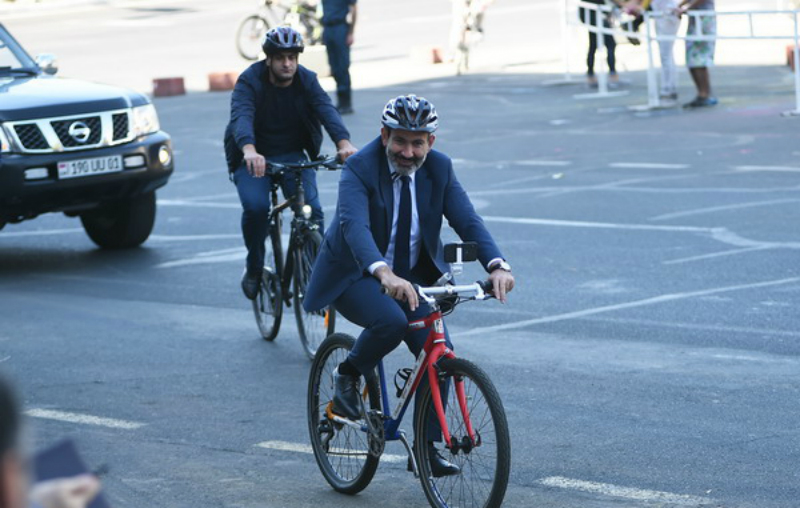 Իրականում ո՞վ է վարչապետին նվիրել նրա  «հեղափոխական» հեծանիվը, և որտեղի՞ց է այն հայտնվել Հայաստանում