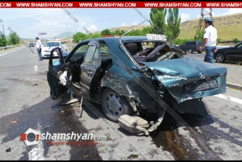 Կոտայքի մարզում Mercedes-ը բախվել է բետոնե արգելապատնեշին և գլխիվայր շրջվել. կա վիրավոր. Shamshyan.com