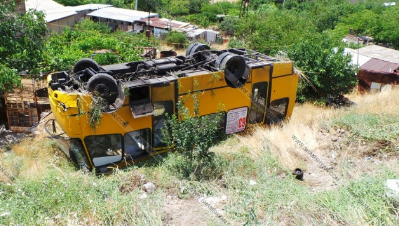 Արտակարգ դեպք Երևանում. 63 համարի մարդատար ավտոբուսը ընկել է ձորը