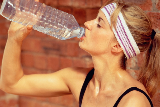 Այն նվազեցնում է շատ հիվանդությունների հավանականությունը. ի՞նչ կլինի եթե շատ ջուր խմեք 