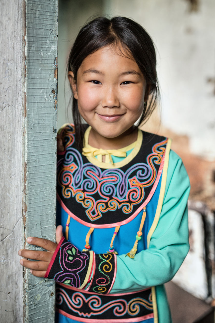 35-Portraits-Of-Amazing-Indigenous-People-of-Siberia-From-My-The-World-In-Faces-Project-594769d0d5d67__880.jpg