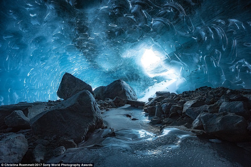 3E4AABCC00000578-4315762-Christina_Roemmelt_took_this_startling_image_of_an_ice_cave_in_D-a-53_1489584938573.jpg