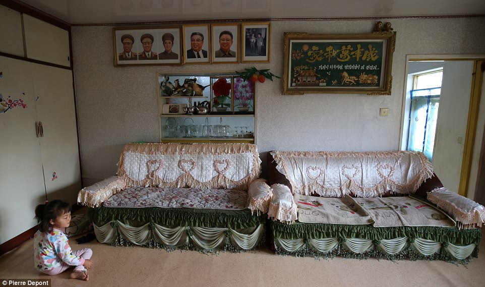 3F3C9EAD00000578-4412564-A_little_girl_plays_in_her_living_room_in_Pyongyang_under_the_wa-a-4_1492412665271.jpg