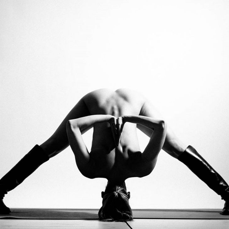 Nude_Yoga_Girl_woman22-2.jpg