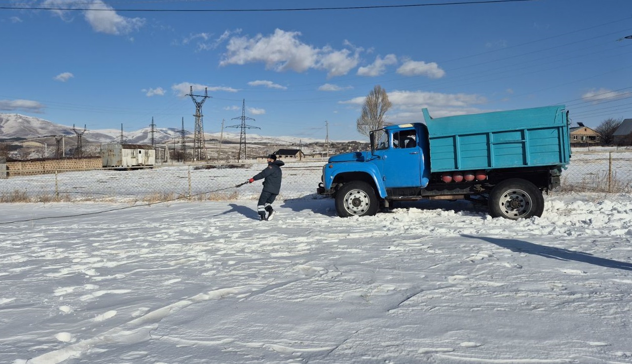 Փրկարարներնավտոմեքենաներըդուրսենբերելարգելափակումից(1).jpg