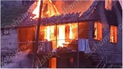 Խոշոր հրդեհ՝ Փյունիկ գյուղում. երկհարկանի տանն առաջացած կրակը տեսանելի է մի քանի հարյուր մ...