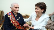 Աննա Հակոբյանը տեսակցել է քաջարանցի 100-ամյա Արշալույս տատին (լուսանկարներ)
