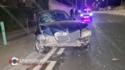 Երևանում Mercedes-ը տապալել է 10 մետր քարե պարիսպը